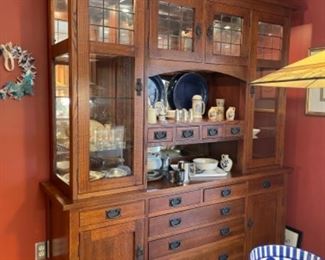 AMISH MADE MISSION STYLE OAK HUTCH