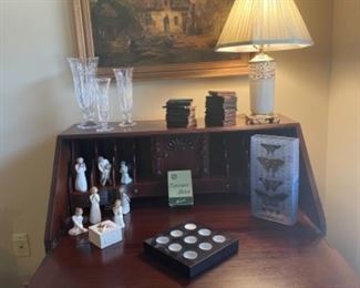 GOOD SELECTION OF LENOX PIECES INCLUDING THIS LAMP, SECRETARY NOT FOR SALE