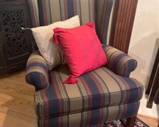 NICE OCCASIONAL CHAIR