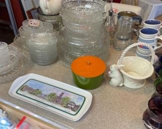 CRYSTAL, GLASSWARE, CHINA, AND POTTERY ITEMS