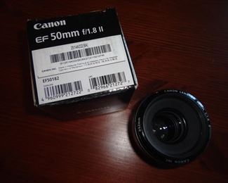 Canon Lens. EF  50mm f/1.8