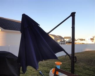 Easy crank handle to open and raise up