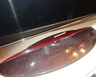 Samsung TV (2008) 50" with remote and stand 