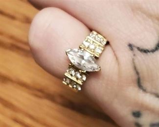 10k Gold Glass Stone Womans Ring