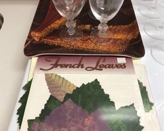 Wine Glasses Leaf Decor