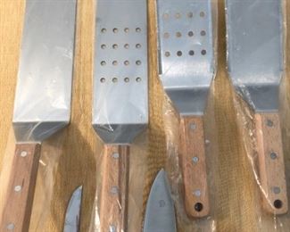 Wood Handled CuttingFlipping Spatulas  Knives