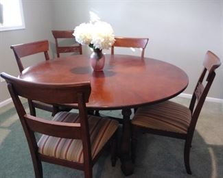 Nice table & 6 chairs