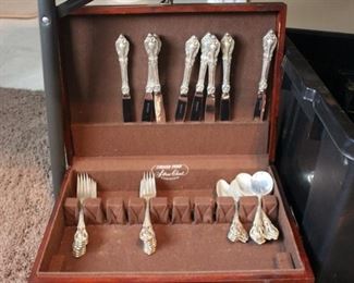 Lunt Eloquence Sterling 40 piece flatware set
