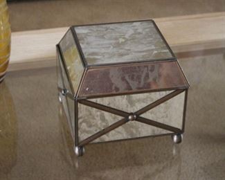 Mirrored trinket box