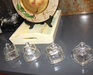 condiment dishes