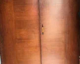 Great size MCM wardrobe!
Excellent condition 