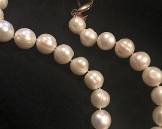 Large 18 MM  baroque pearls with 14KT gold clasp 
18”