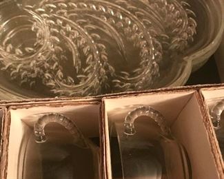 1950s set of 8 party plates in original boxes 