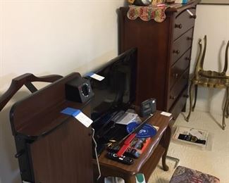 Dressers, valets, Samsung TV