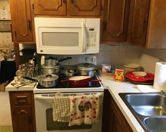 Vintage Wear Ever aluminum cookware, other kitchen items
