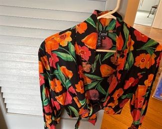 Size 4 short blouse that ties $18