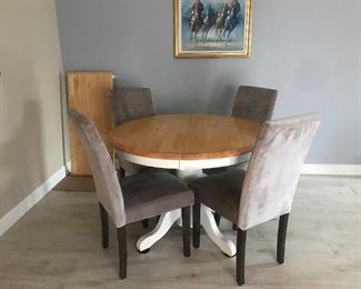dinette w 1 leaf and 4 chairs