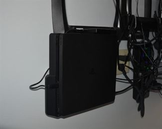 Playstation 4 - Used Condition with Wall Mount for behind the TV