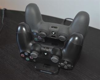 Lots of gaming - Controllers and charger for PS4