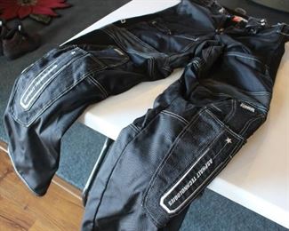 Motorcycle pants - Asphalt Technologies