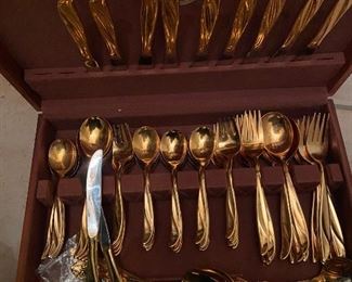 Elegant flatware set