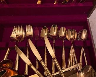 Elegant flatware set