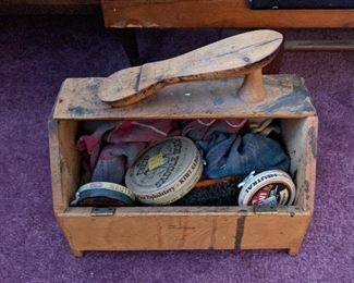 Shoe shine box / equipment