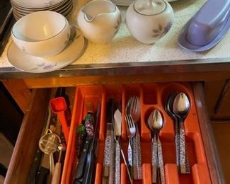 Flatware set
