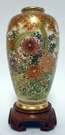 1029	SATSUMA VASE MARKED IN RED AT BOTTOM, 6 IN HIGH
