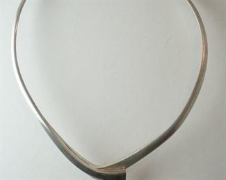 1241	STERLING SILVER COLLAR NECKLACE, MARKED 925  MEXICO WITH OTHER MARKINGS. EACH SIDE OF THE V IS APPROXIMATELY 6 1/2 IN.
