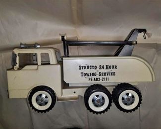 Structo tow truck