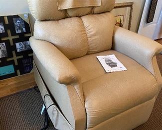 Golden Maxicomfort lift chair recliner