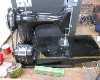 1946 SINGER 221 FEATHER WEIGHT