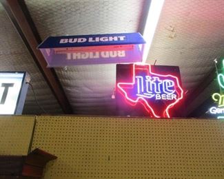 BUD LIGHT POOL TABLE LIGHT & LIGHT BEER TEXAS NEON