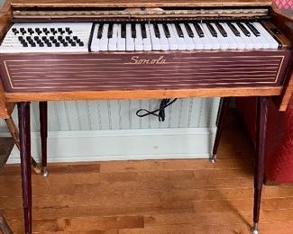So cool, rare, working 1950’s Sonola Harmonium made in Italy 