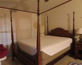 4 Poster Queen Bed