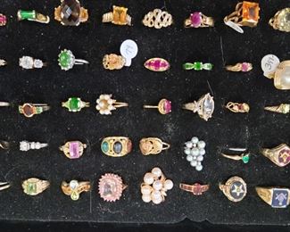 Assorted Gold rings 
