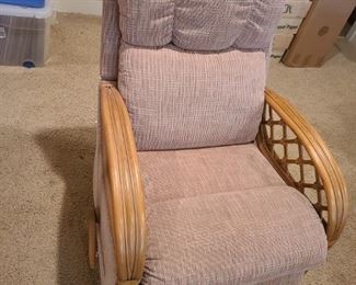 Rocker w/ leg support lift.