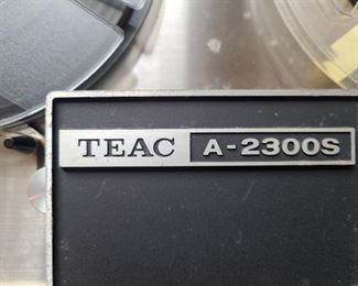 Best in the era! Super hard to find in working condition above very fine. This is it! Plug in and it works.