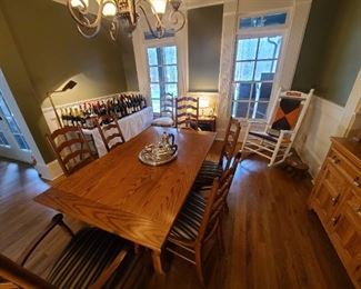 Square dining room set from 1970's with 6 chairs.