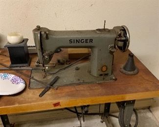 Singer commercial style sewing machine