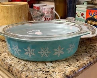 Pyrex Snow Flake large covered casserole