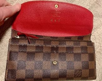 has heat set initials on the inside