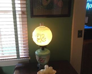 Antique Gone with the wind lamp