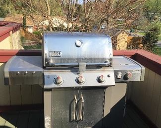 Sweet Weber Gas Grill with separate burner!