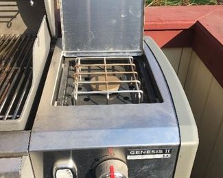 Sweet Weber Gas Grill with separate burner! Genesis 2 lx