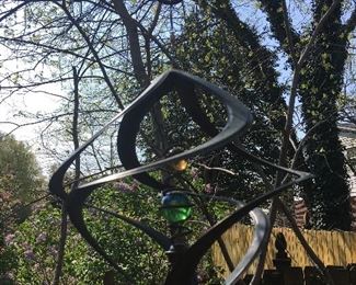 Spinning yard art