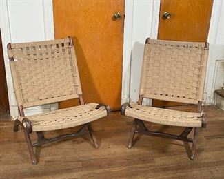 Lot 8 | PAIR MID-CENTURY FOLDING CHAIRS