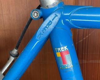 Lot 25 | VINTAGE BLUE TREK 610 BICYCLE | With vintage Shimano 600 components