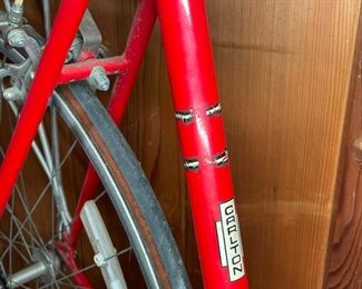 Lot 26 | VINTAGE RED ENGLISH RALEIGH BICYCLE | Raleigh Super Course 12